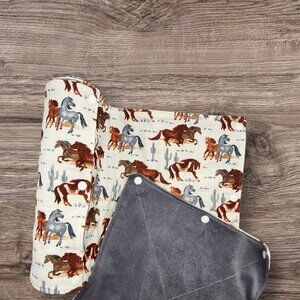 Eco-Friendly Reusable Paper Towels in Horses Print